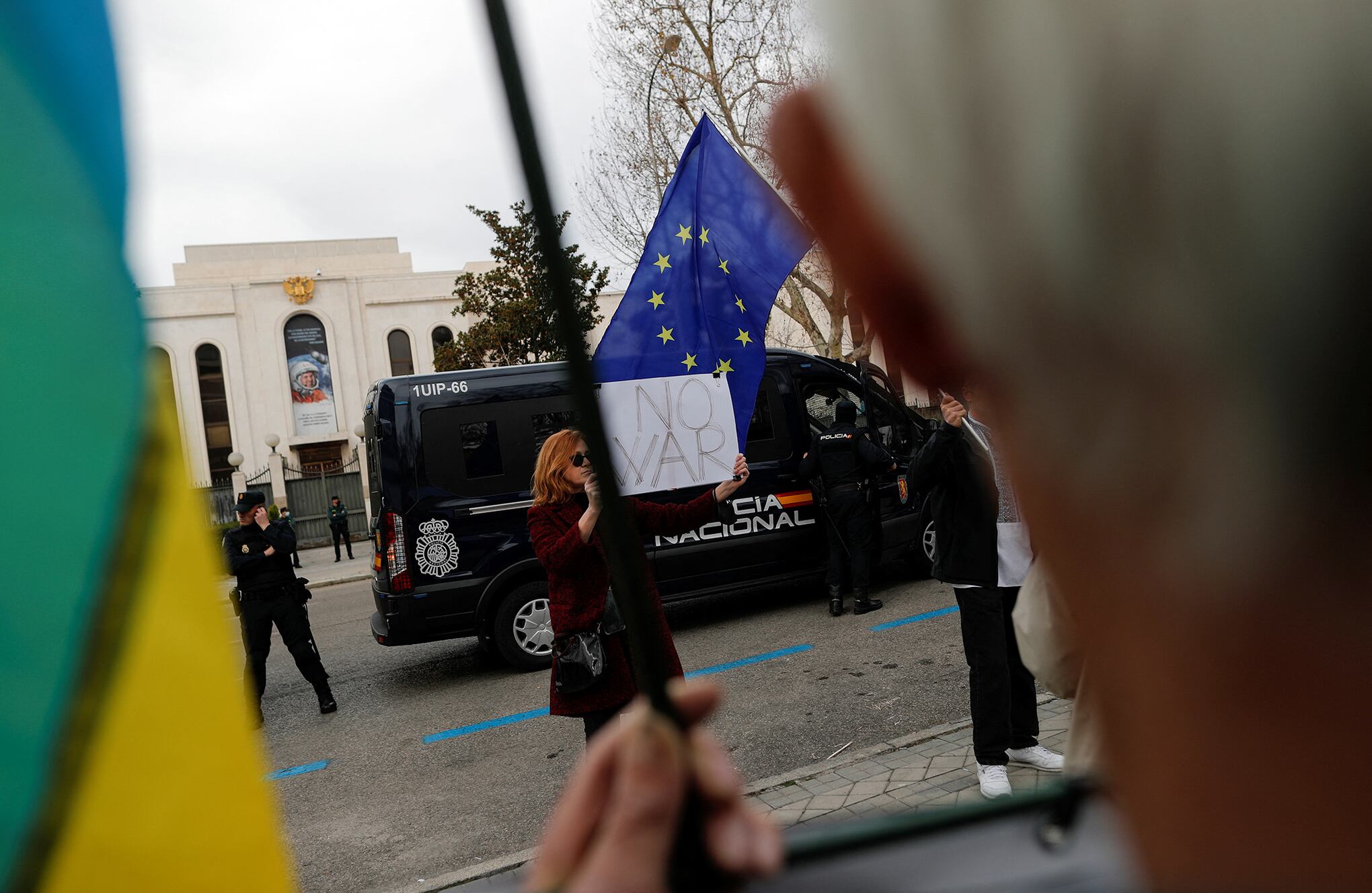 El mundo protesta contra la invasión rusa de Ucrania.