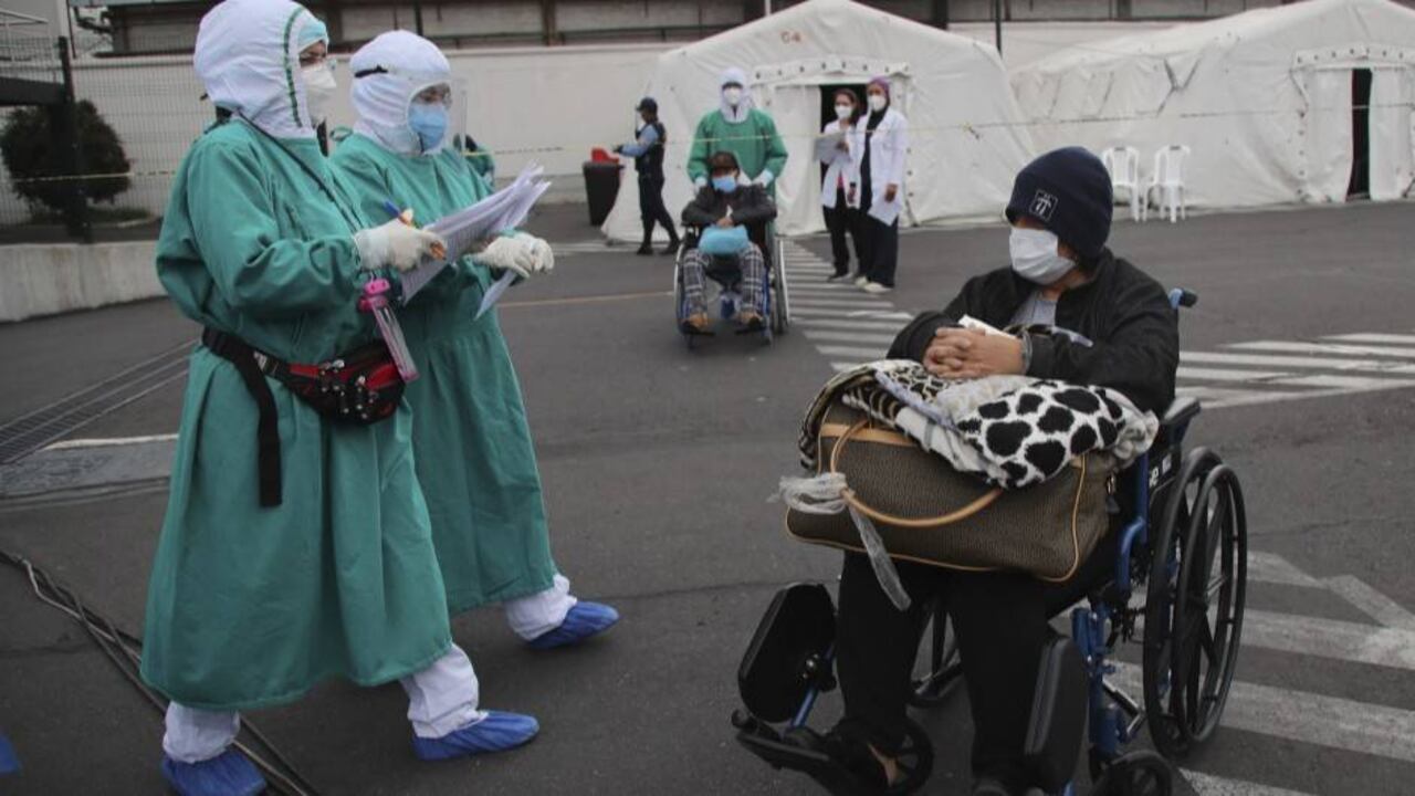 De acuerdo con la OPS, los hospitales operaron al límite, los medicamentos y suministros vitales escasearon, y los sistemas de salud fueron puestos a prueba como nunca antes.