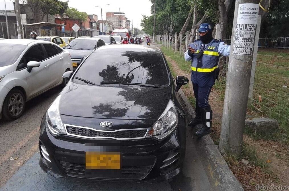 Este es el automóvil que atropelló al agente de tránsito.