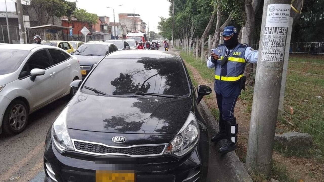 Este es el automóvil que atropelló al agente de tránsito.