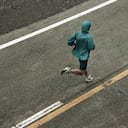 Es el ejercicio número uno por excelencia, ya que, además de la facilidad de practicarla en cualquier escenario u hora.