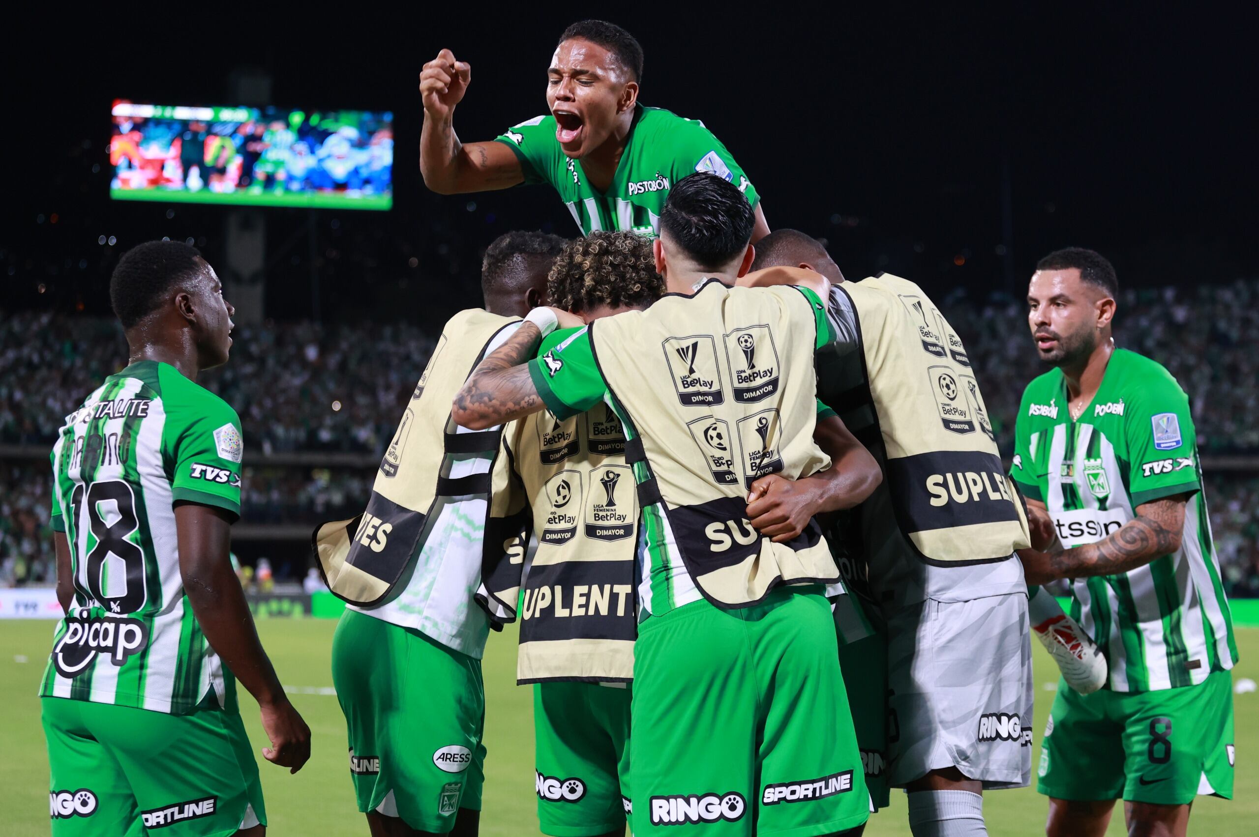 Nacional celebra su victoria parcial en la final de la Liga Betplay.