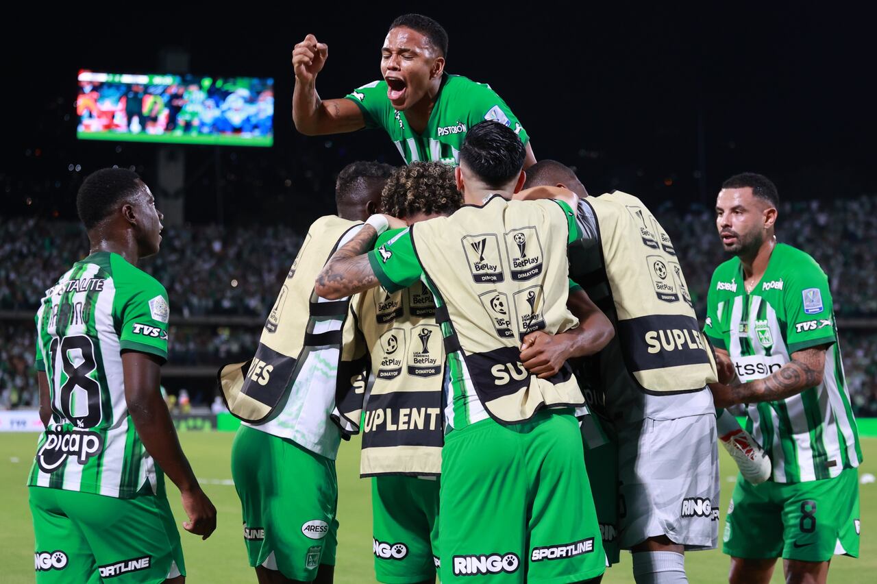 Nacional celebra su victoria parcial en la final de la Liga Betplay.