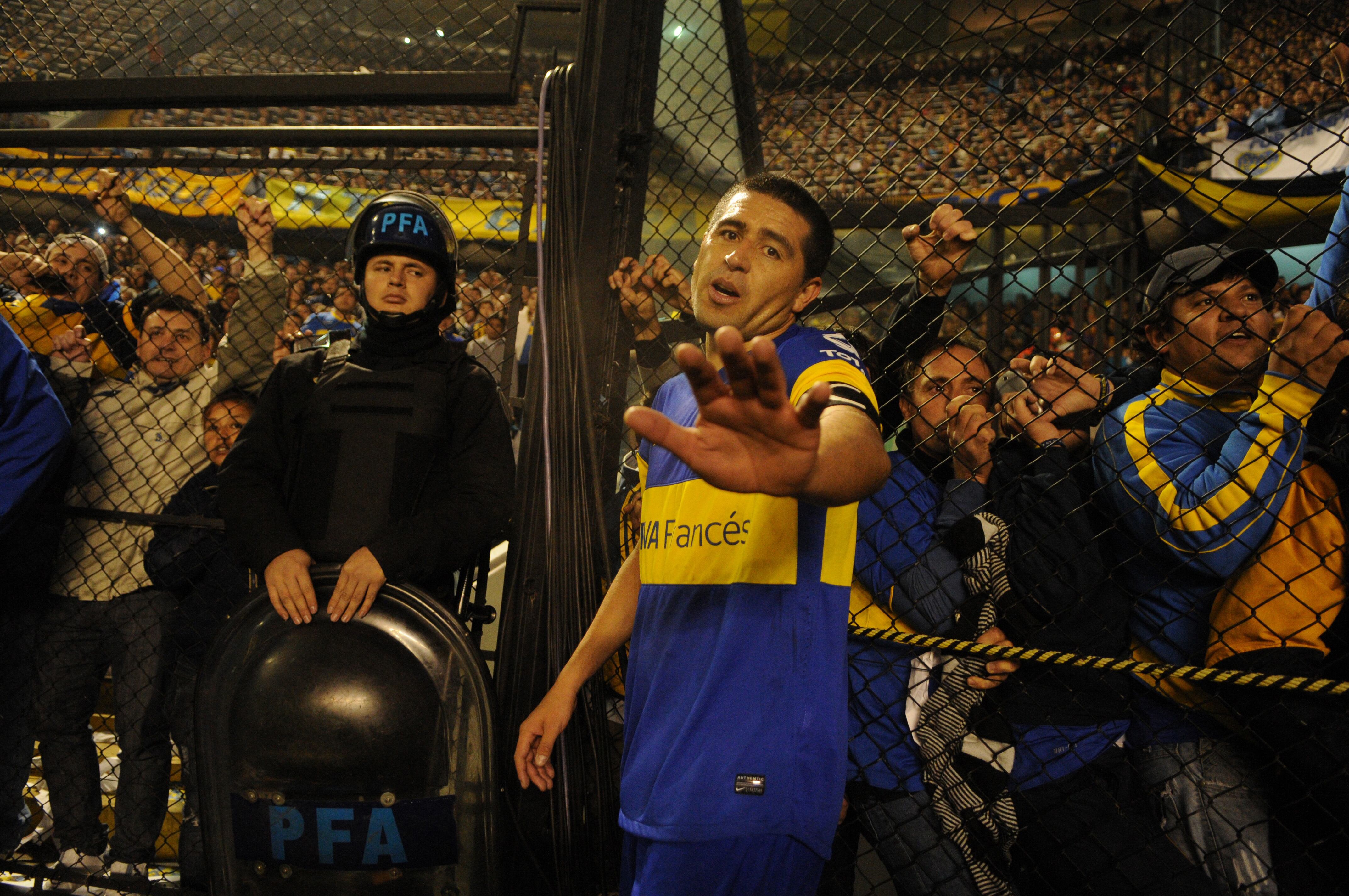 BUENOS AIRES, ARGENTINA - JUNE 14: Juan Roman Riquelme of Boca Juniors gestures during the semi final first leg match between Boca Juniors and Universidad de Chile as part of Copa Libertadores 2012 at Estadio Alberto J. Armando on June 14, 2012 in Buenos Aires, Argentina. (Photo by Alejandro Del Bosco/El Grafico/Getty Images)