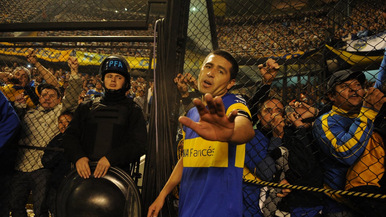 BUENOS AIRES, ARGENTINA - JUNE 14: Juan Roman Riquelme of Boca Juniors gestures during the semi final first leg match between Boca Juniors and Universidad de Chile as part of Copa Libertadores 2012 at Estadio Alberto J. Armando on June 14, 2012 in Buenos Aires, Argentina. (Photo by Alejandro Del Bosco/El Grafico/Getty Images)