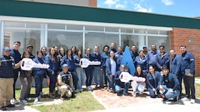 Trabajadores de Constructora Capital durante una jornada de entrega de viviendas.