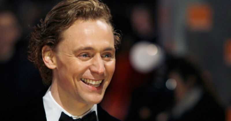 Aunque no se ha hecho ninguna oferta oficial, Hiddleston está interesado en el trabajo y las negociaciones están en marcha. 