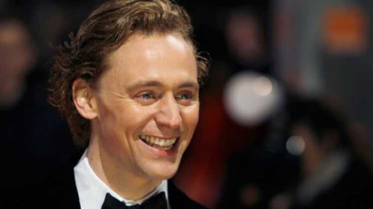 Aunque no se ha hecho ninguna oferta oficial, Hiddleston está interesado en el trabajo y las negociaciones están en marcha.