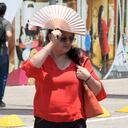 Santiago de Cali amaneció hoy con temperaturas aproximadas a los 34 Grados, esto debido al fenómeno del niño y los caleños se las ingenian para protegerse del inclemente sol que por estos días golpea a la ciudad.