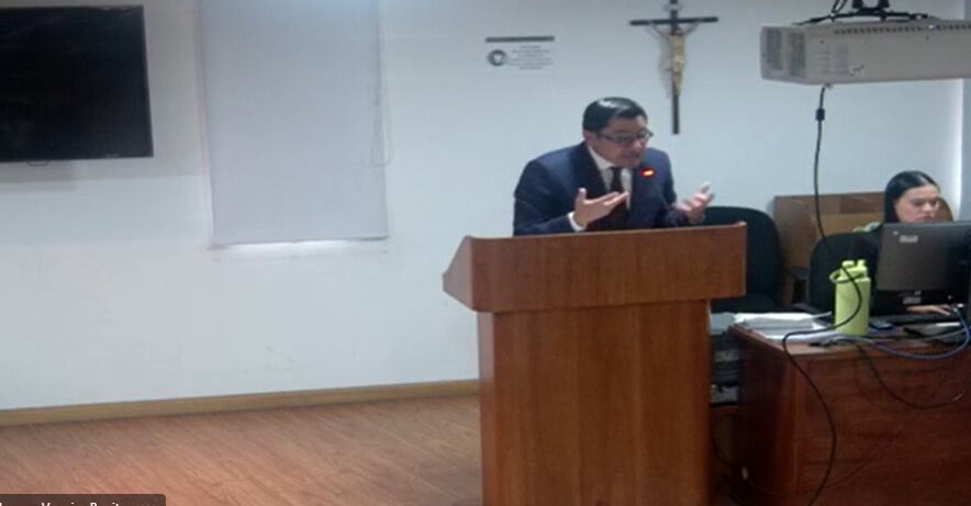 En audiencia pública la defensa del canciller Álvaro Leyva, se declaró en desacuerdo con la decisión de la Procuraduría de mantener el juicio al canciller por el tema de los pasaportes.