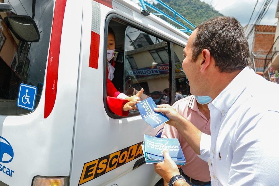 Los alumnos son beneficiarios del subsidio de transporte escolar y se hace efectivo para 2.500 niños, niñas y jóvenes