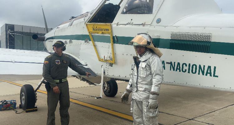 Avión de la Policía Nacional para combatir incendios.