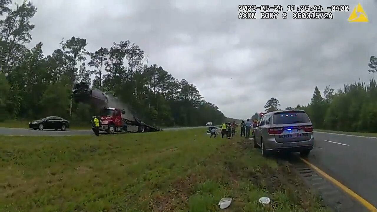 El video viralizado responde a la cámara de un agente de policía que estaba en el lugar al momento del accidente.