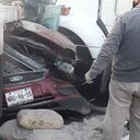 Pese al impacto, el conductor del vehículo permaneció consiente durante la operación de rescate, aunque manifestó a las autoridades que tenía mucho dolor en las piernas y en la zona de la pelvis.