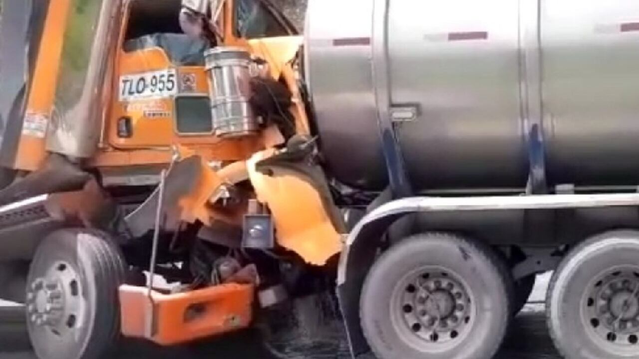 El choque se registró en el km 19 de la vía.