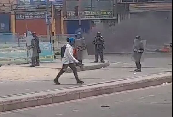 La Policía intenta controlar la situación.