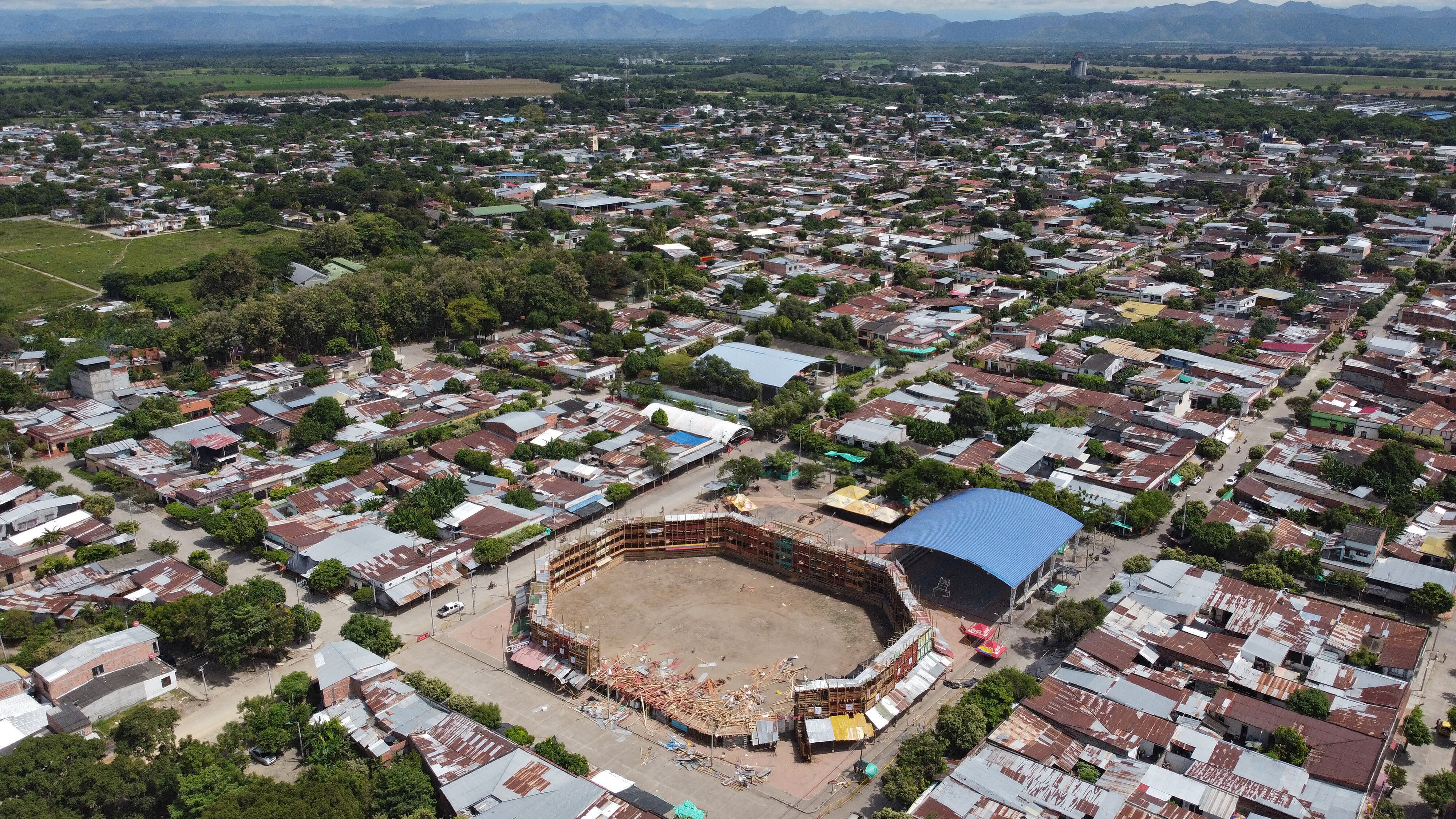 municipio de El Espinal, Tolima, luego del desplome de ocho palcos en la plaza de toros Gilberto Charry durante las corralejas de las fiestas de San Pedro
Junio 29 del 2022
Foto Guillermo Torres Reina / Semana