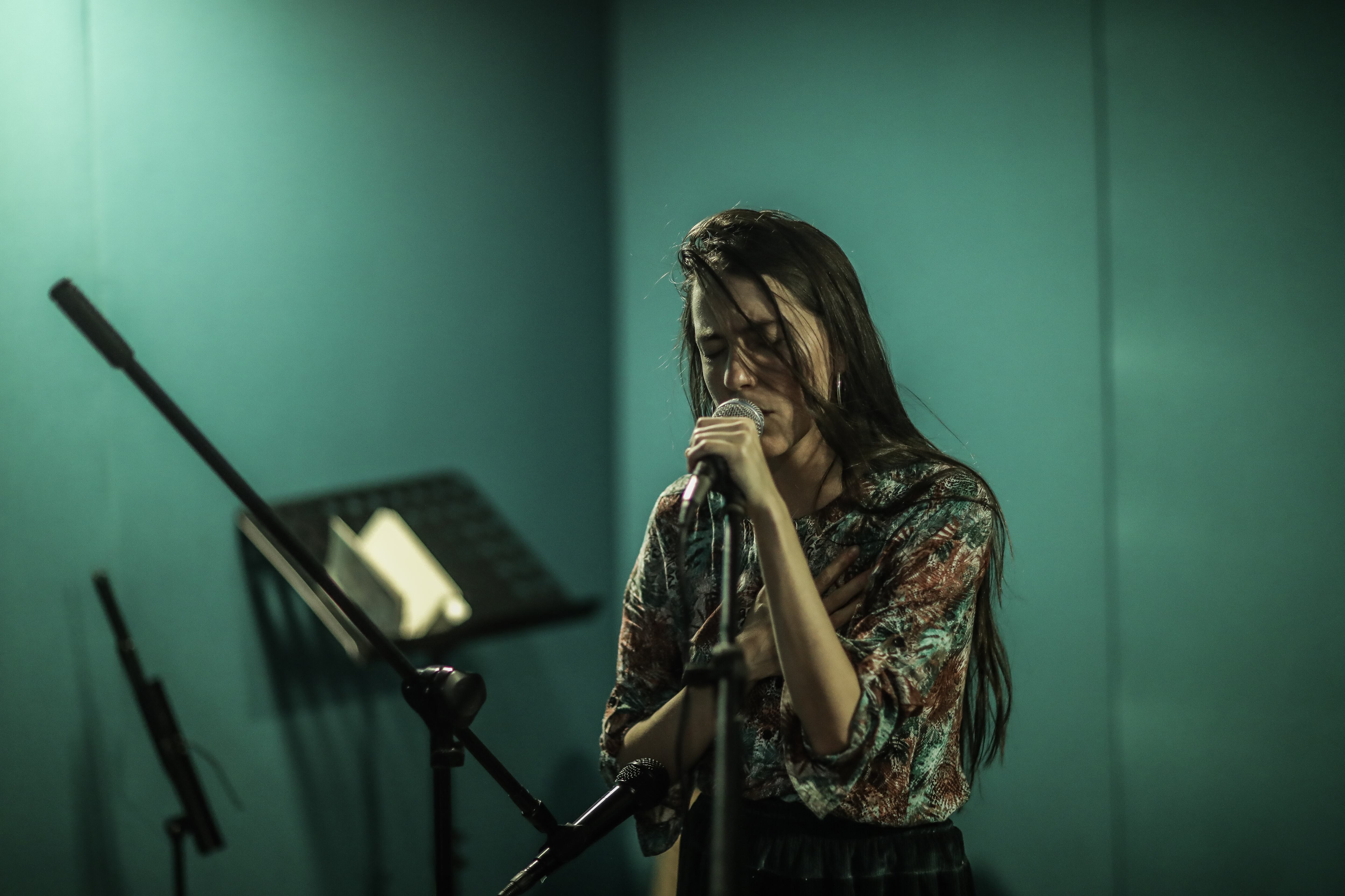 Postales de un ensayo de BUHA 2030, un día de marzo, mientras preparan su concierto en el Festival Estéreo Picnic...