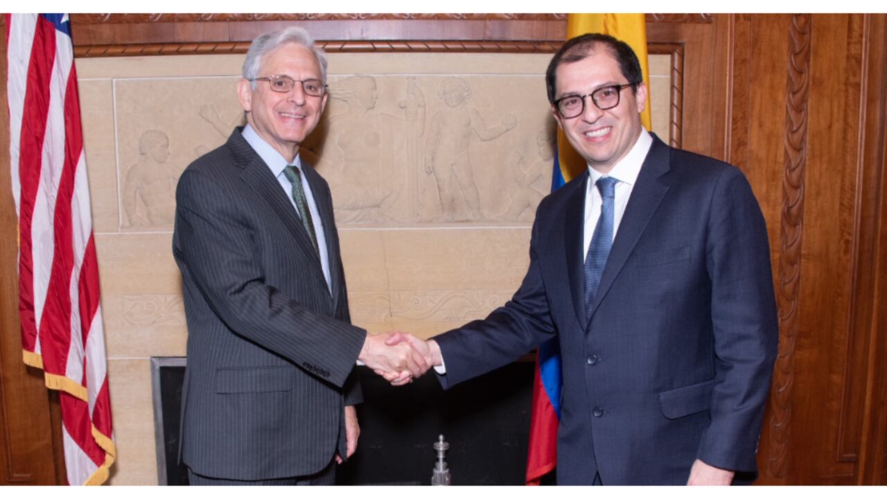 El fiscal general de Estados Unidos, Merrick B. Garland, con el fiscal Francisco Barbosa.