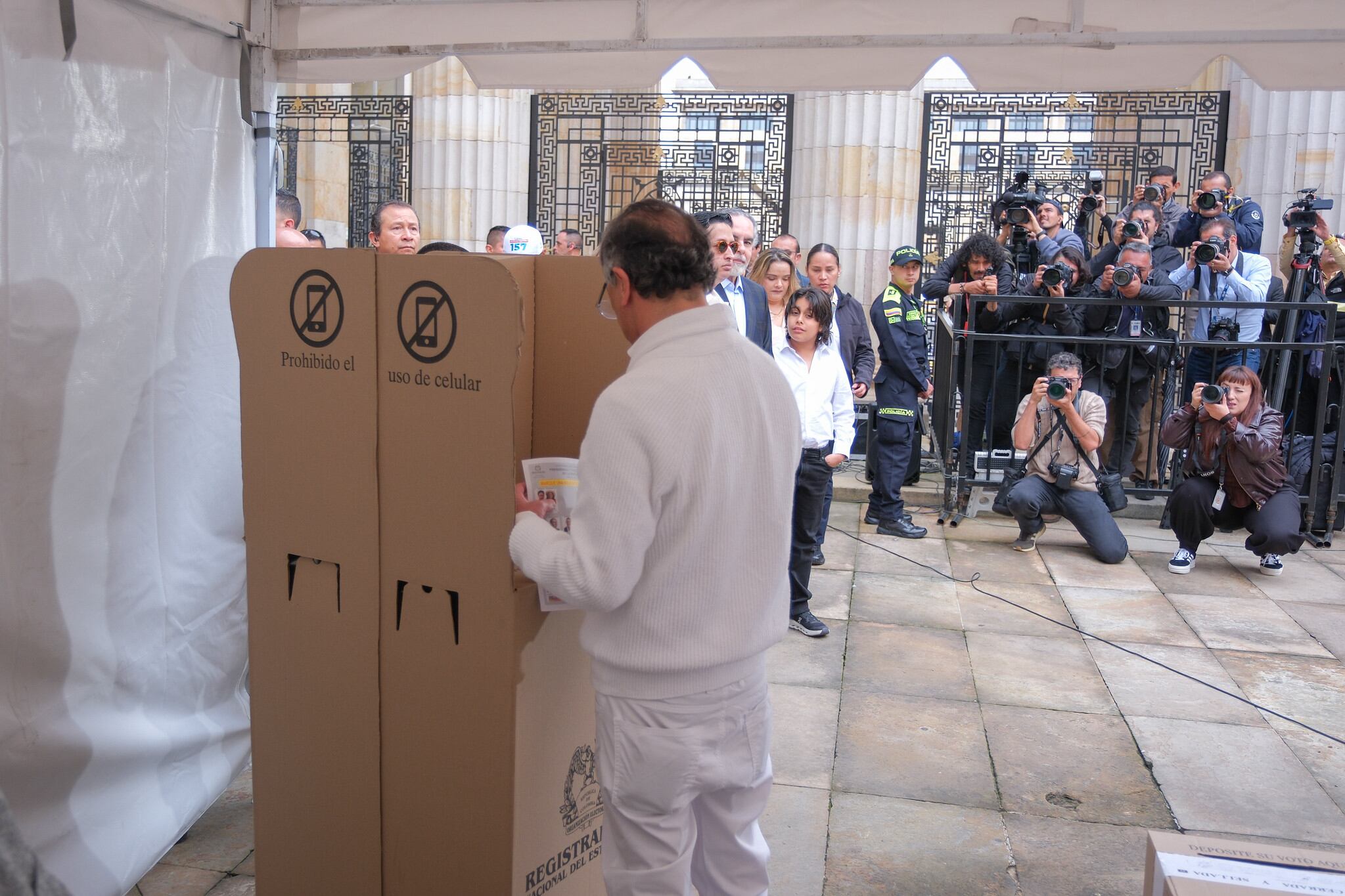 El presidente, Gustavo Petro, ejerciendo su derecho al voto, este 31 de mayo de 2026, en Bogotá