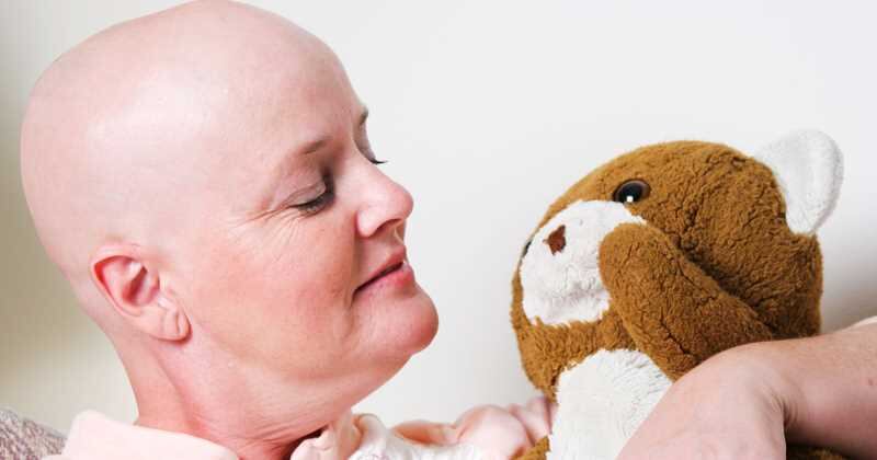 Existen diferentes tipos de quimioterapia, algunas tienen más tendencia a producir caída del cabello que otras.