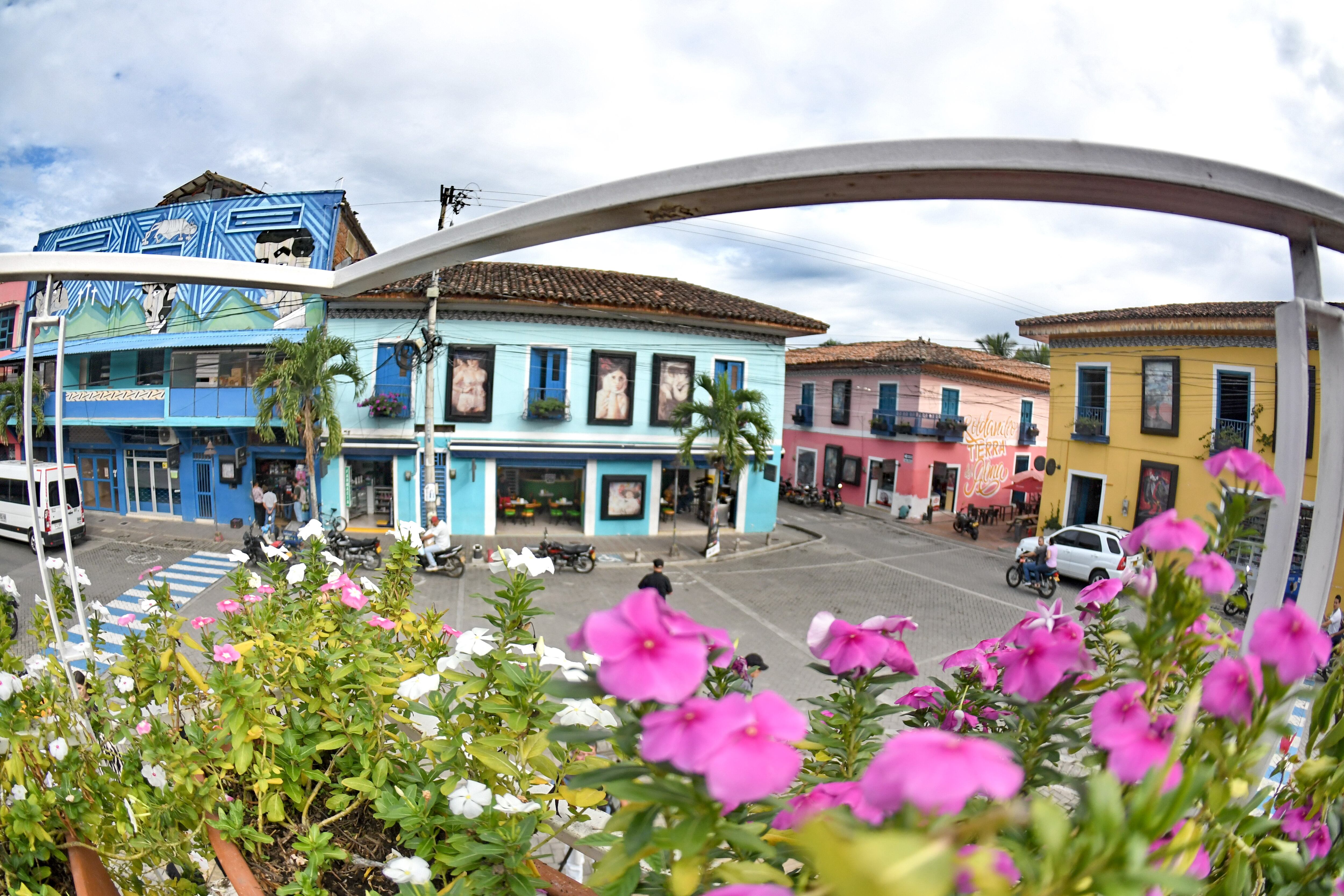 Roldanillo es un municipio colombiano ubicado en el departamento de Valle del Cauca. Fundado el 20 de enero de 1576, por Francisco Redondo Ponce de León, ...
‎Historia · ‎Arquitectura · ‎Turismo