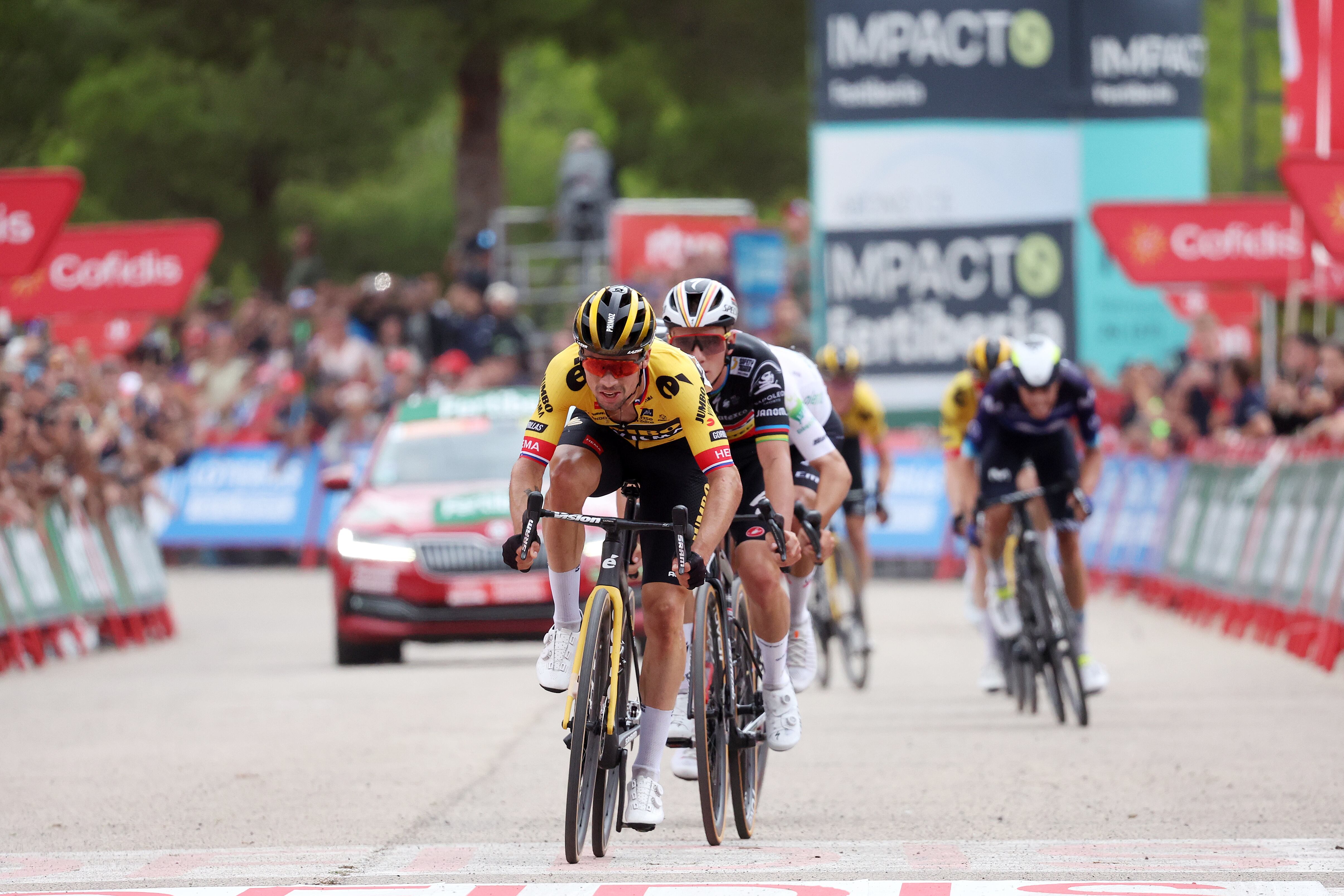 Primoz Roglic en el final de la etapa 8.