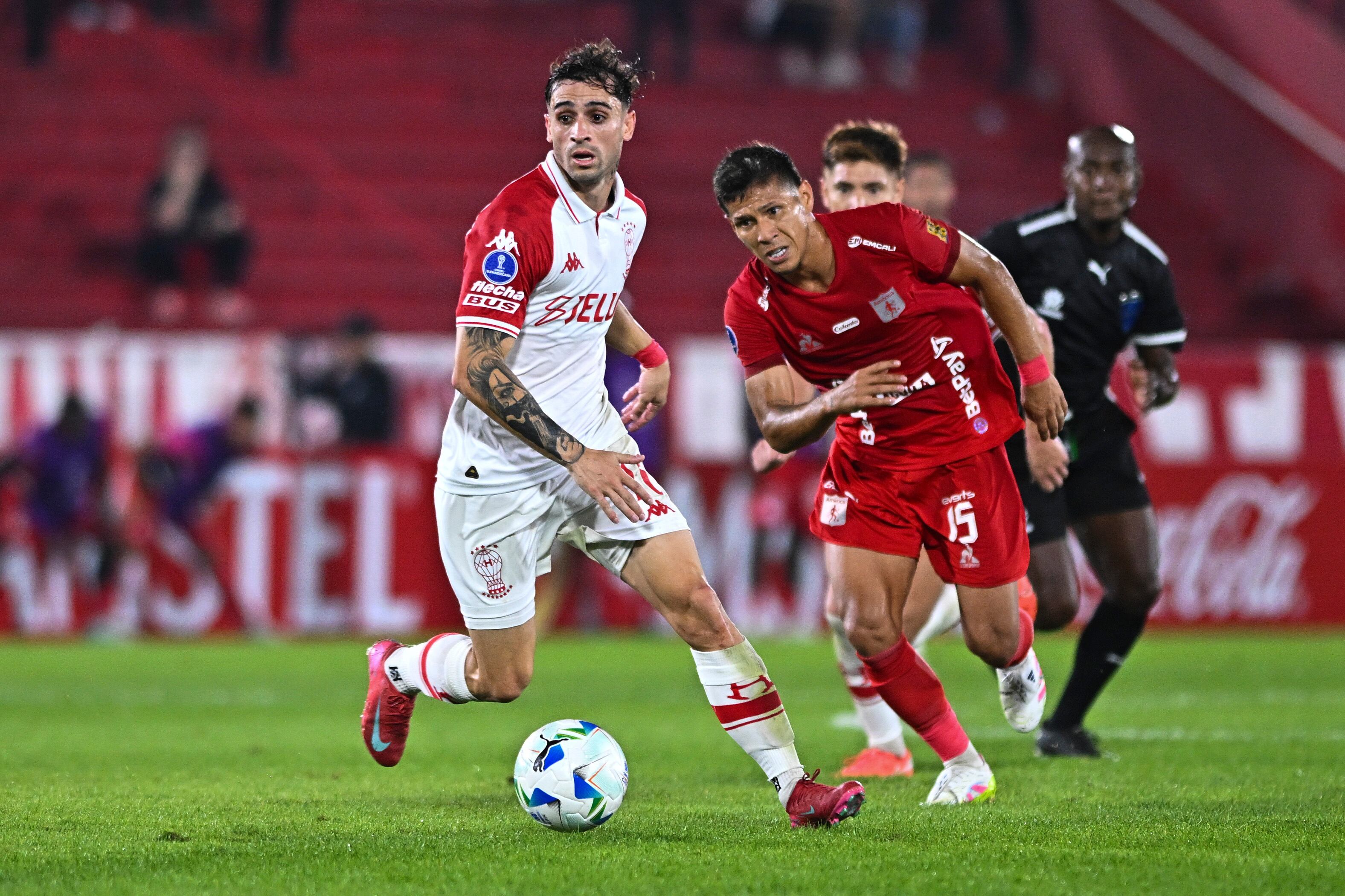 Rafael Carrascal en el juego contra Huracán.