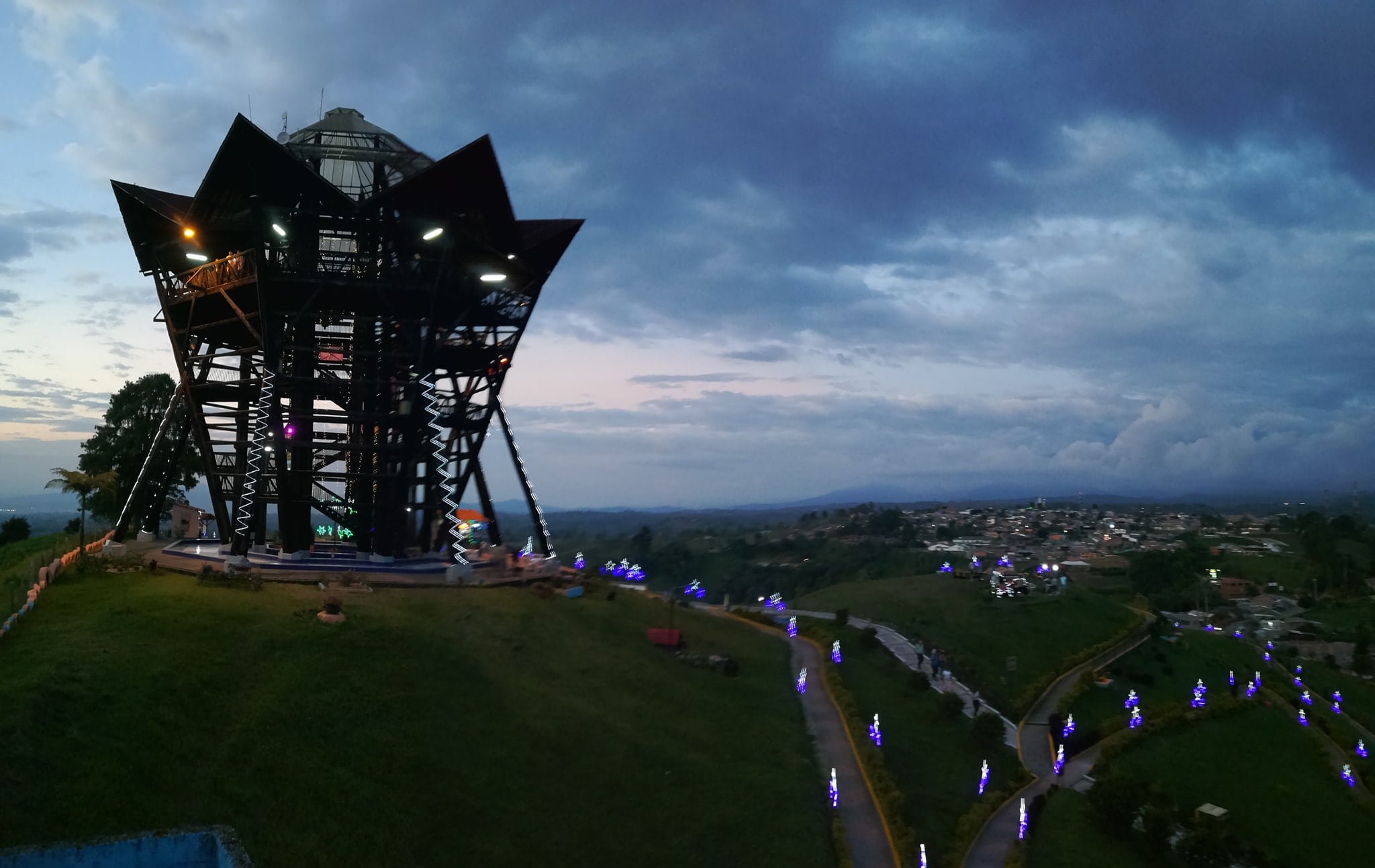 En este centro turístico llamado Mirador Colina Iluminada murió 'Carlos Telecom' el domingo de Resurrección.