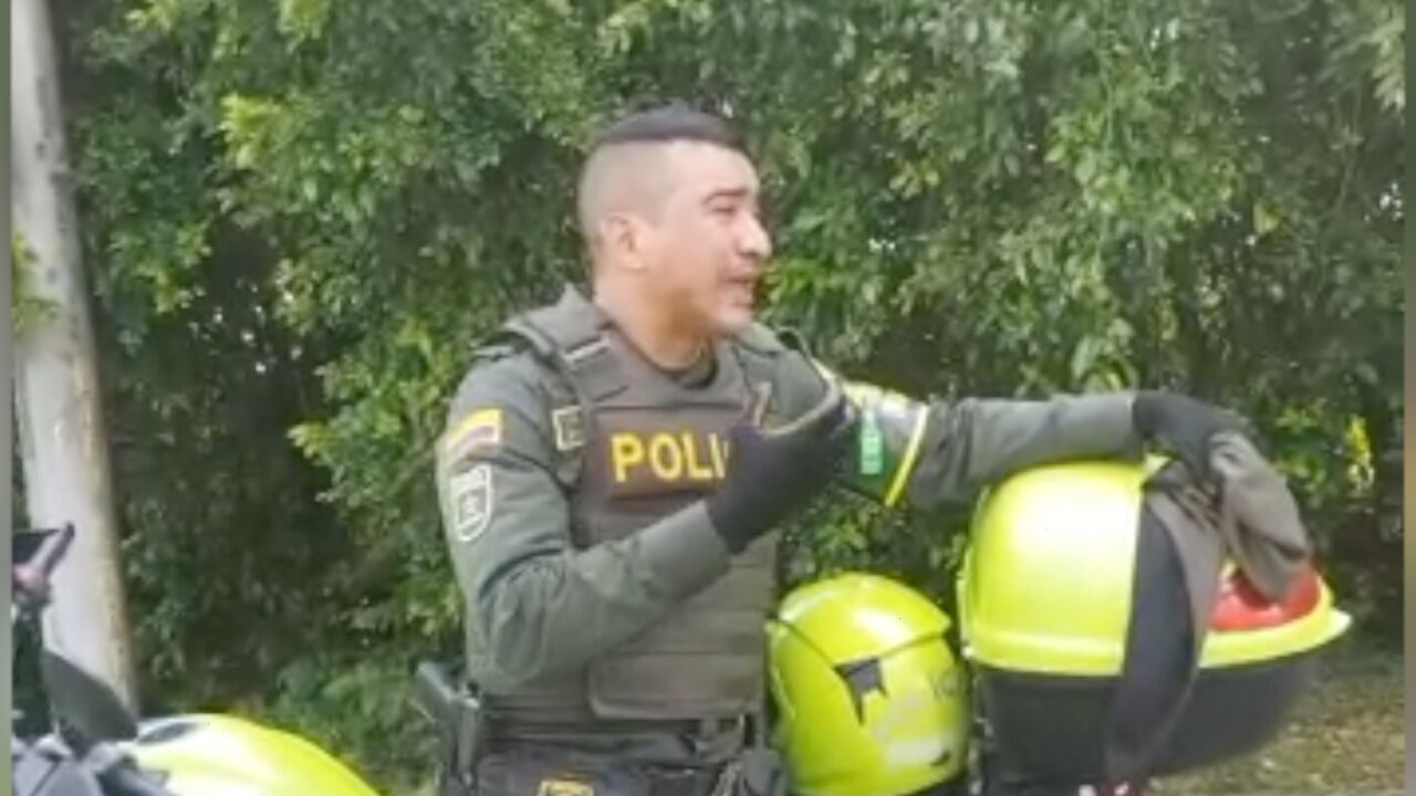 En el video, un Policía se lamenta por los ataques por parte de civiles en medio del paro.