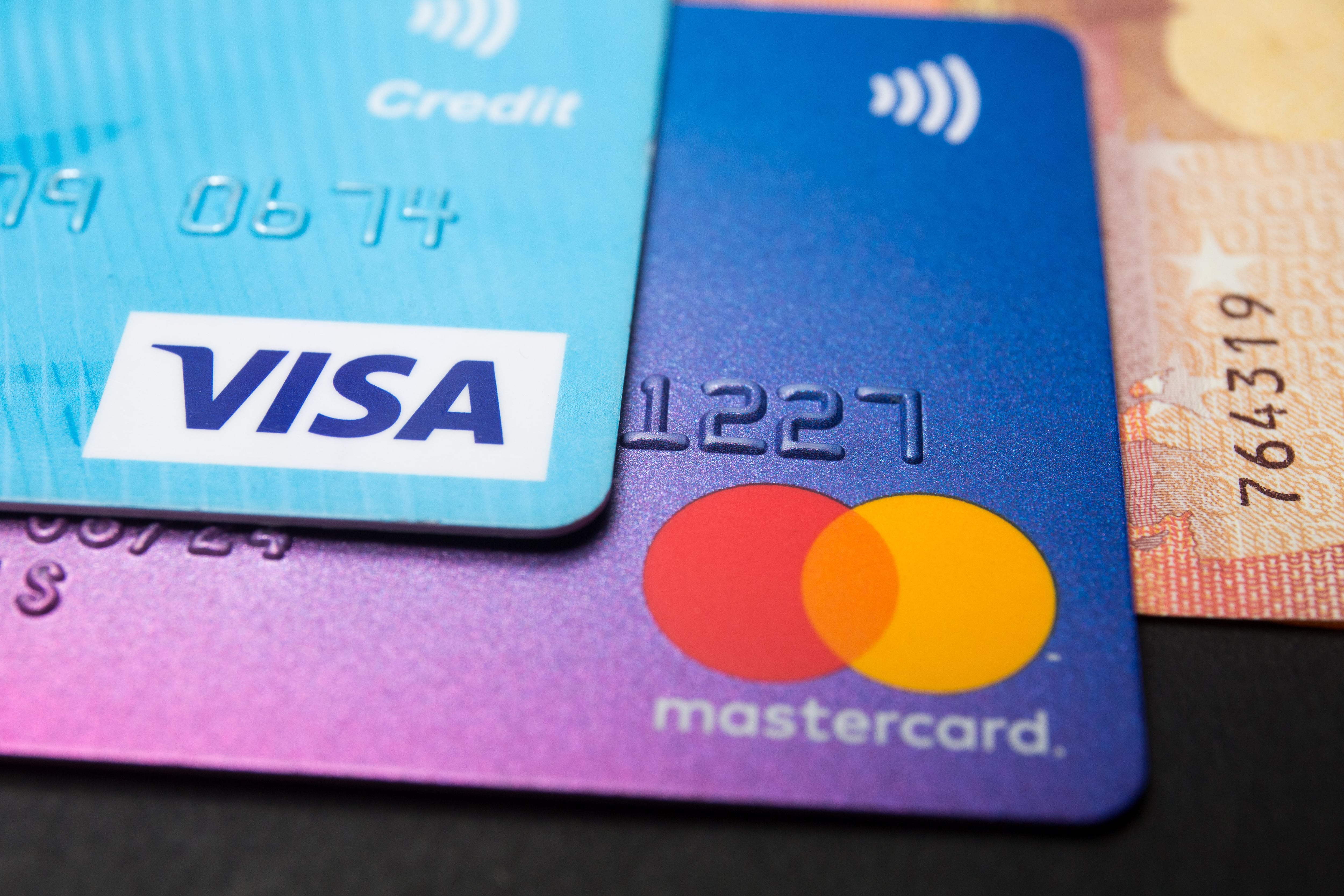 Visa y Mastercard dejarán de operar en la isla