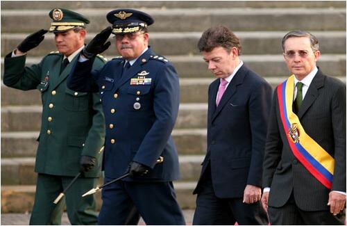 Culminados los actos, volvió a la Casa de Nariño en compañía de su familia y su gabinete.