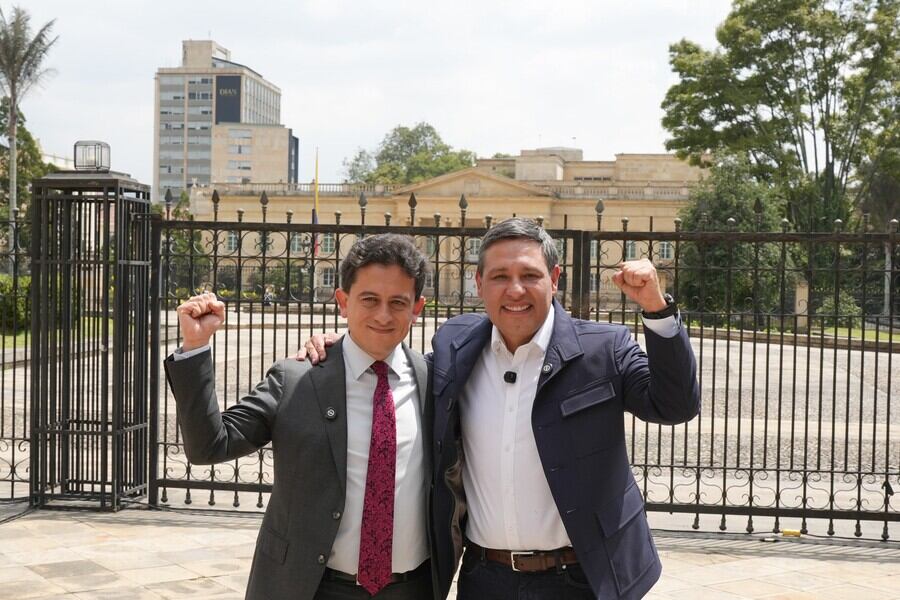 Mauricio Lizcano presentó a Luis Carlos Reyes como su fórmula vicepresidencial