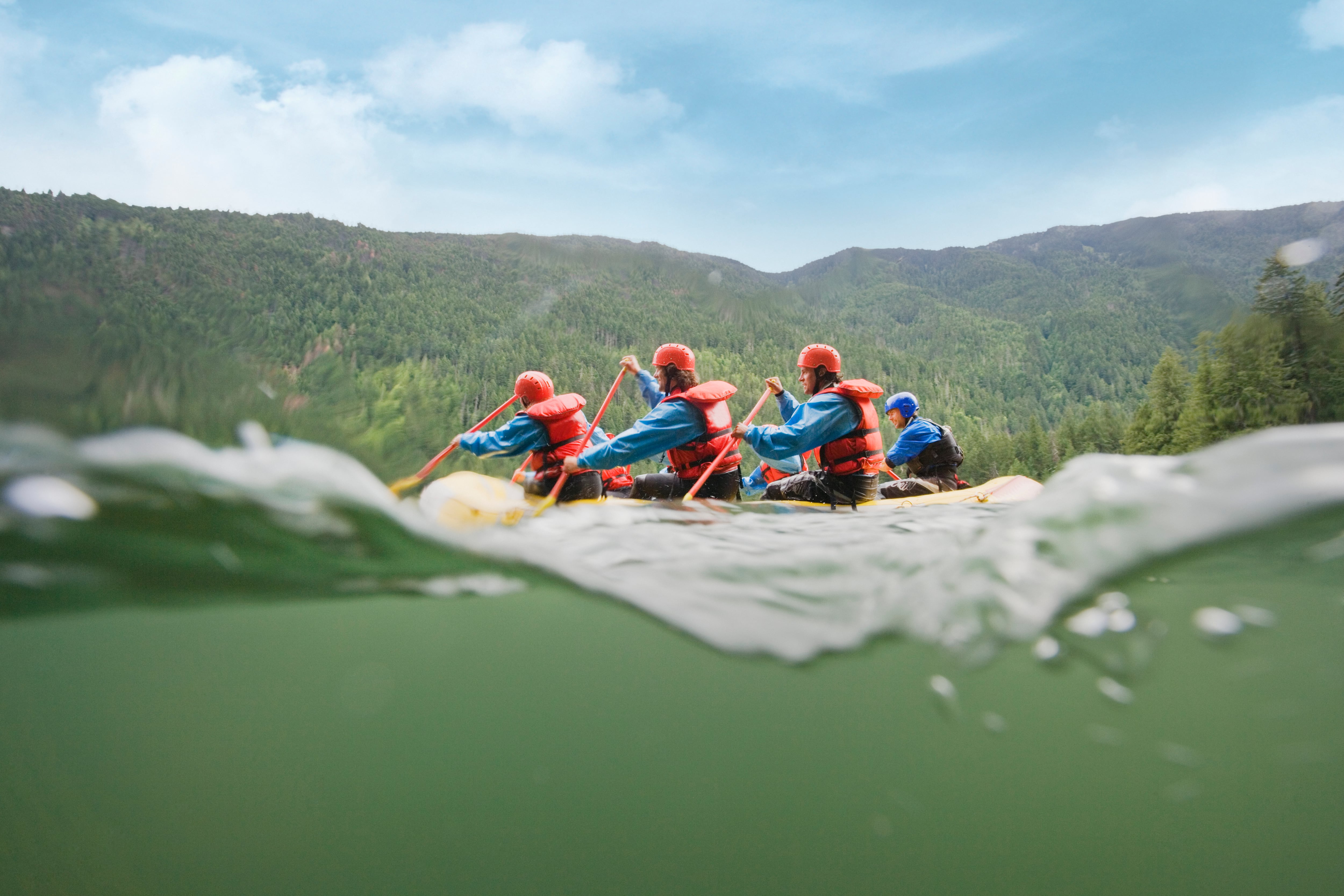 Estos son los mejores destinos para practicar rafting en Colombia