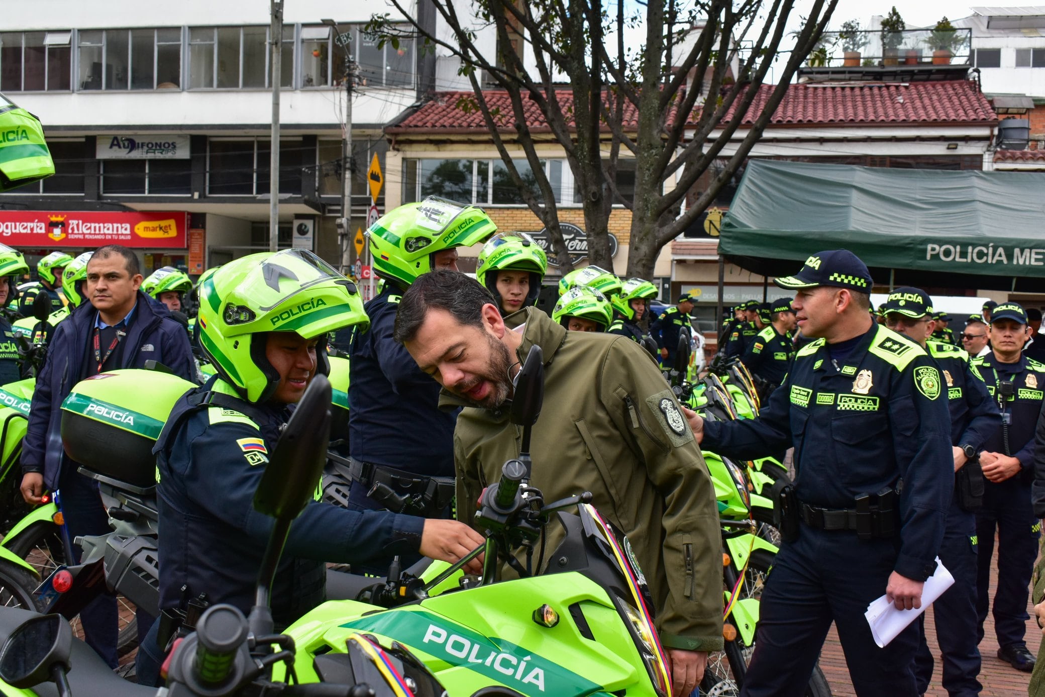 Alcaldía entregó dotación nueva a la Policía.