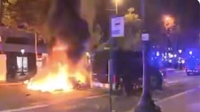 Imagen que dejan las violentas protestas en Barcelona, hoy sábado 24 de octubre.