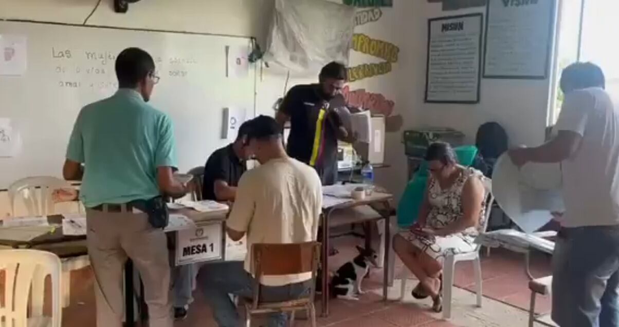 Puesto de votación en el corregimiento de Puerto Lozada, zona rural del municipio de La Macarena, en el departamento del Meta.
