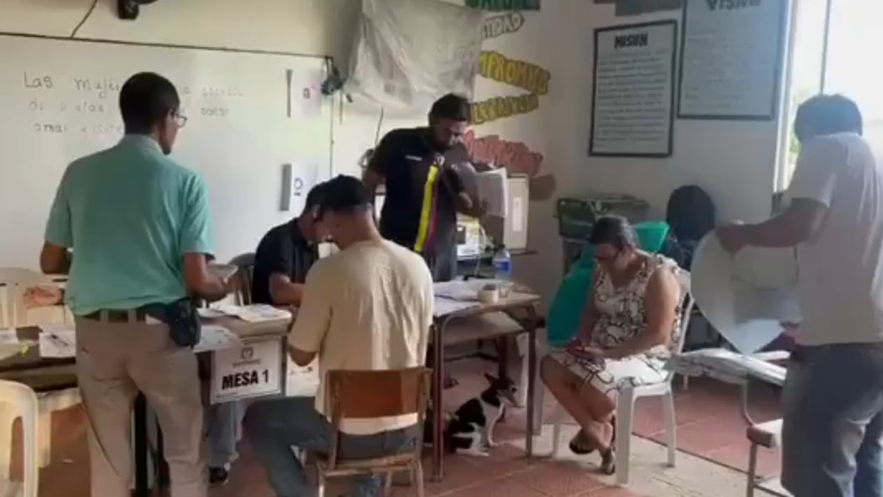 Puesto de votación en el corregimiento de Puerto Lozada, zona rural del municipio de La Macarena, en el departamento del Meta.