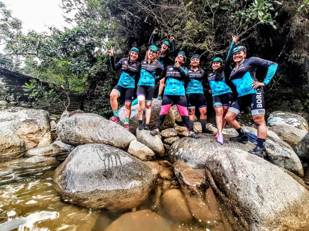 Curvas en Bici se llama así porque las curvas son una de las características de las mujeres, sin importar la edad, talla, peso, altura, origen o creencias.
