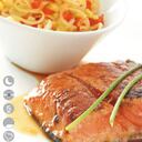 Salmón glaseado con miel de maple, naranja y cebollín