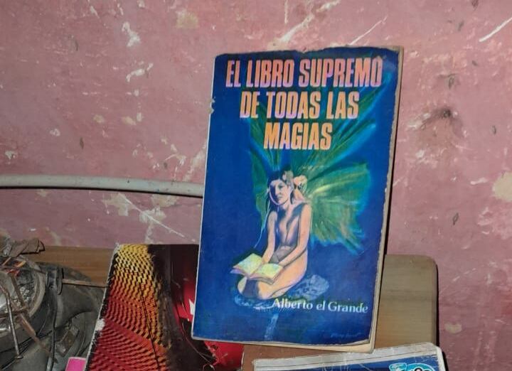 Libros de practicas satánicas.