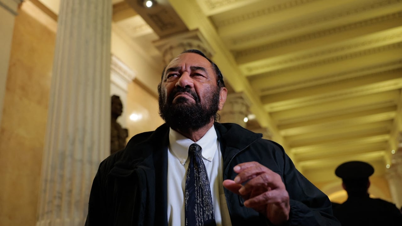 El legislador fue expulsado de la Cámara luego de constantes interrupciones a Trump.