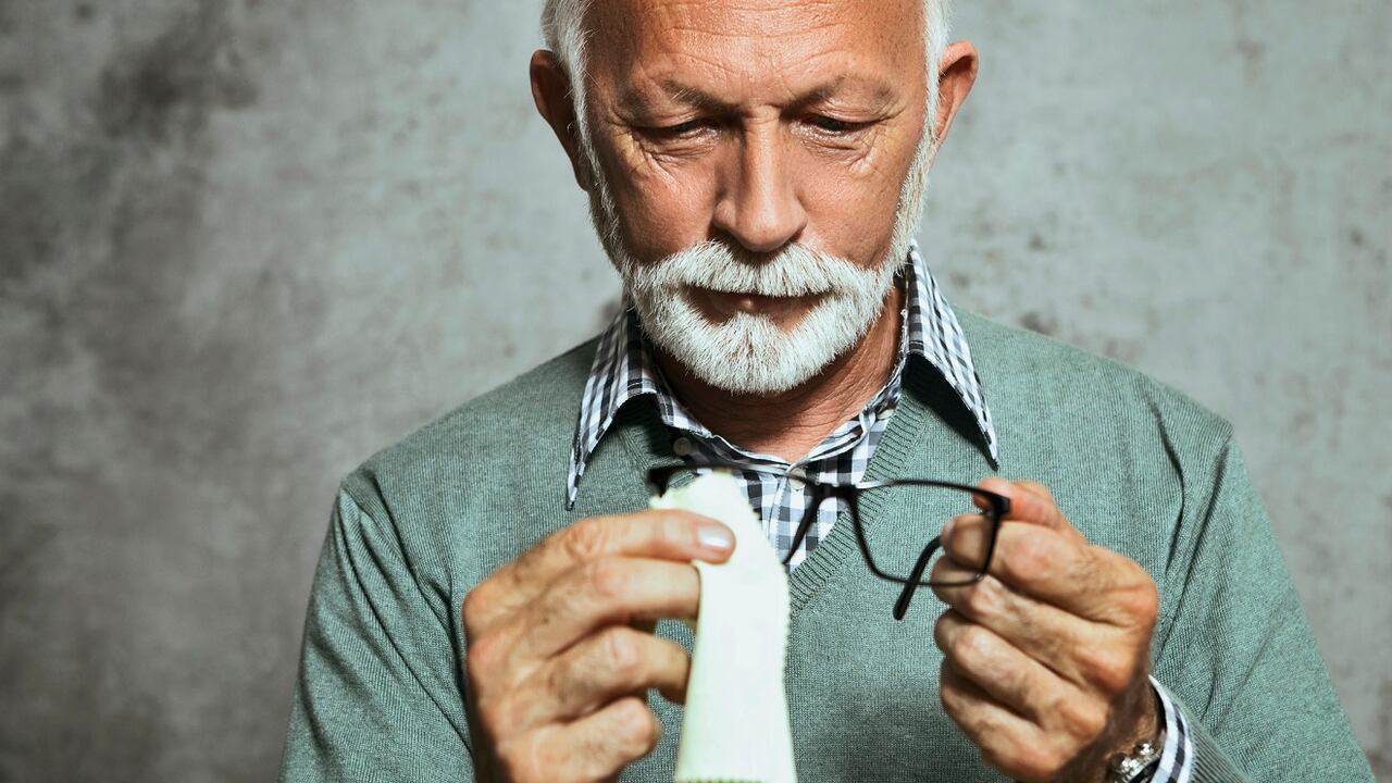 Las gafas pueden limpiarse con diferentes trucos caseros para evitar rayarlas.