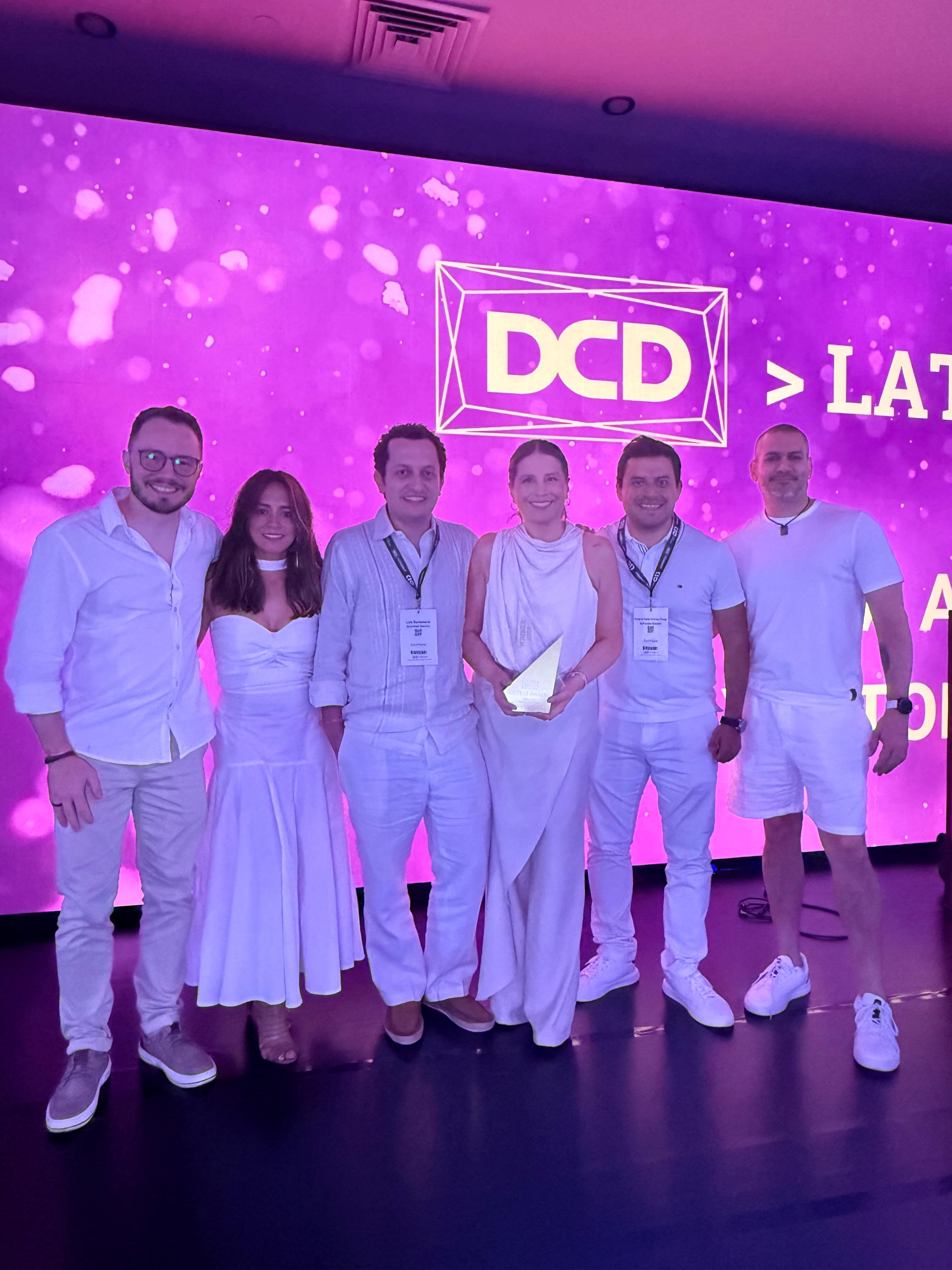 Este galardón destaca su liderazgo, trayectoria y aporte a la transformación digital y energética de la región, así como su compromiso con la inclusión femenina.