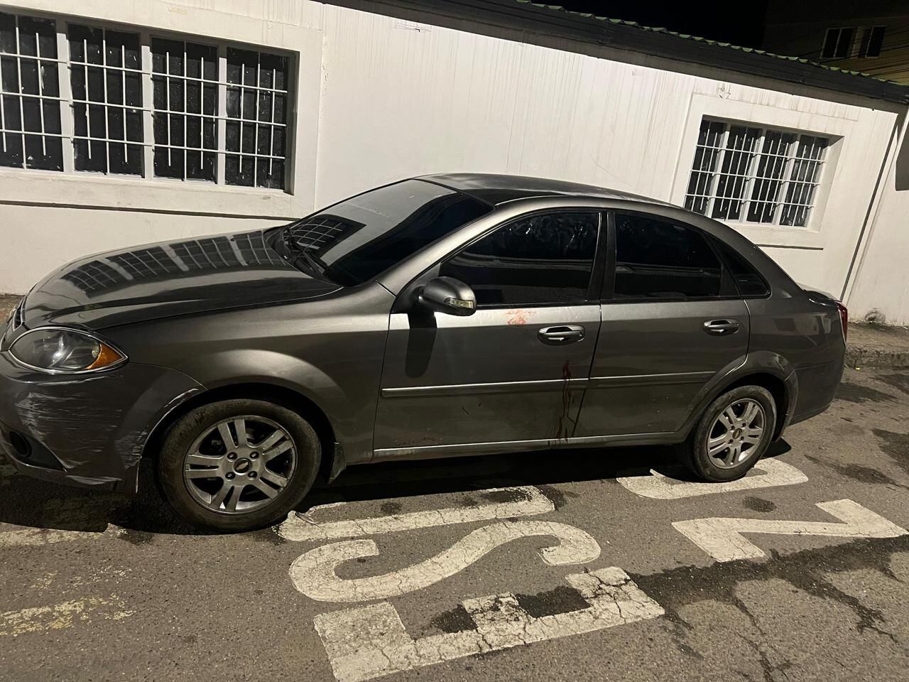 Los presuntos agresores se movilizaban en este vehículo.