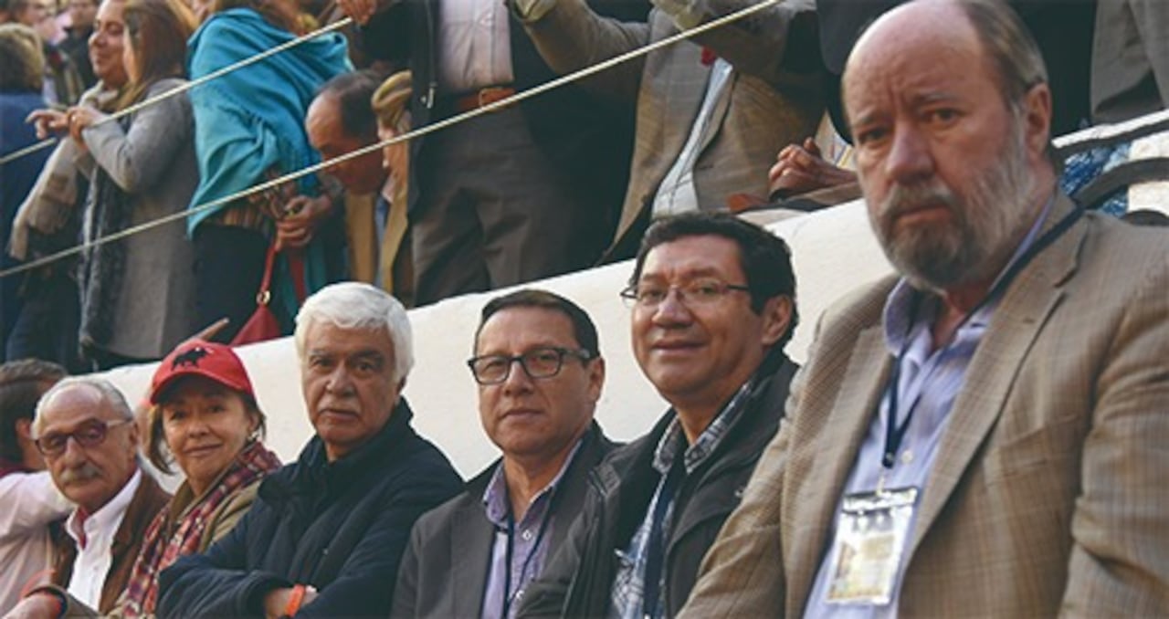 Bogotá, 22 de enero de 2017. Palco de Prensa, plaza de toros de Santamaría. (De izquierda a derecha) Alfredo Molano, Aurea Lucía Mera, Víctor Diusabá, Luis Noé Ochoa y Antonio Caballero