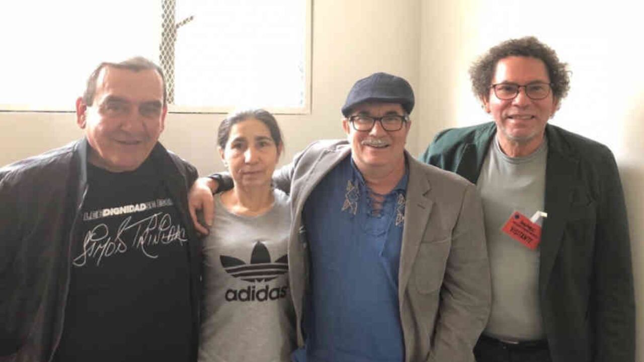 Alias Sonia junto a los excomandantes de las Farc.