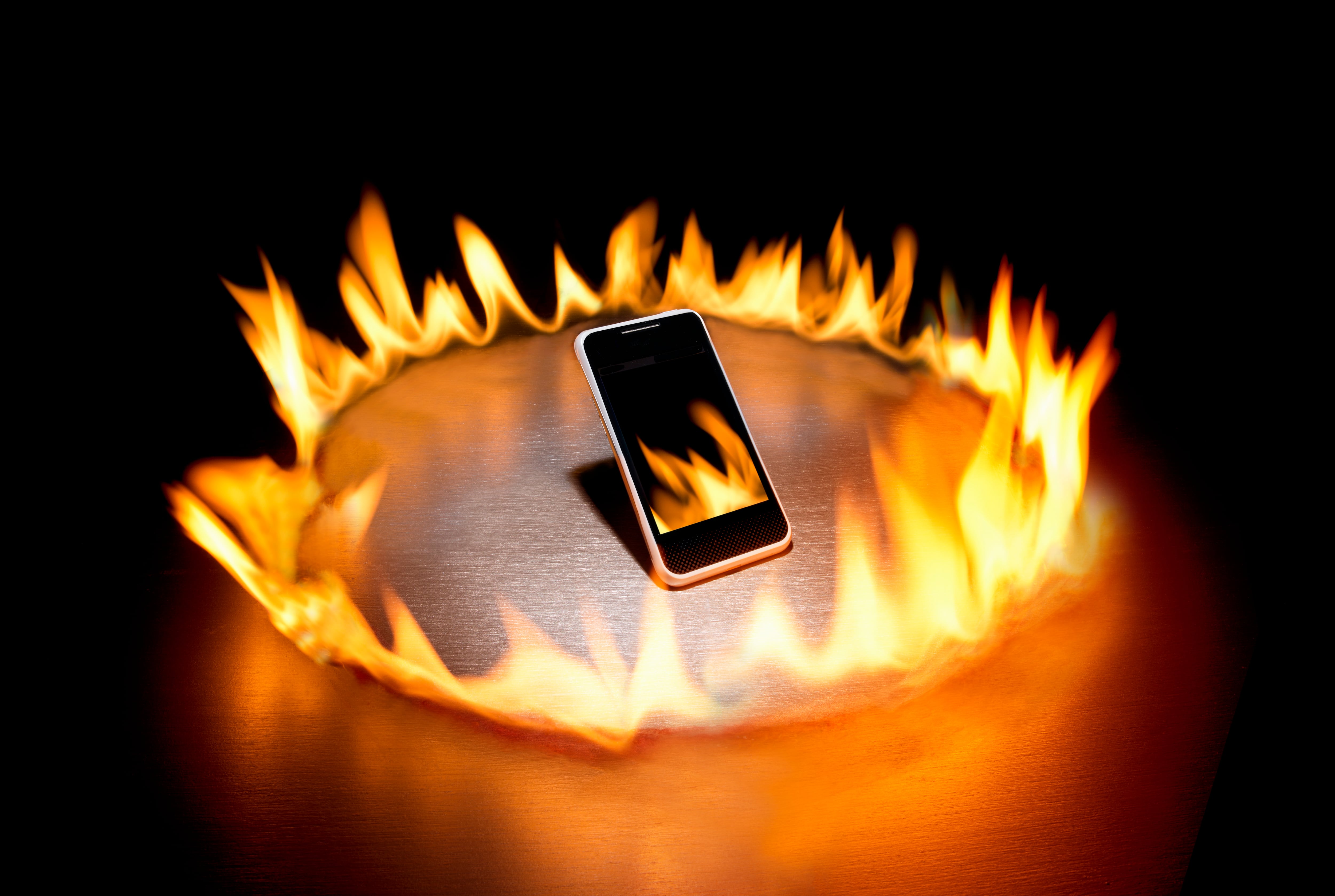 Celular / Incendio / Virus