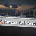 Zoom, destaca la empresa, creció en AWS para "adaptarse al gran aumento de usuarios", que pasó de 10 millones por día en diciembre de 2019, a más de 300 millones por día regularmente desde abril de 2020.