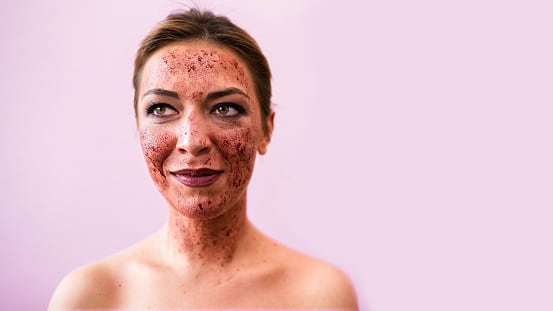 La vitamina K que cuenta la betabel mejora la microcirculación de la piel, evita las inflamaciones y con el tiempo, va mostrando un aspecto fresco y joven.